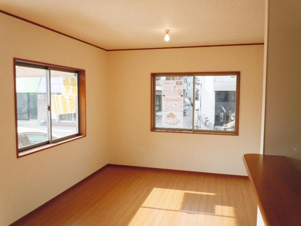 Living. Brightly, Spend the time of family reunion in the living room and spacious. 