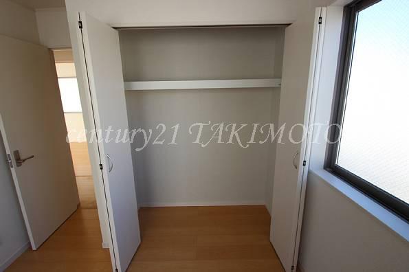 Receipt. Convenient because the storage is with a partition plate!