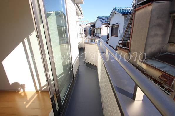 Balcony. Spacious balcony! !