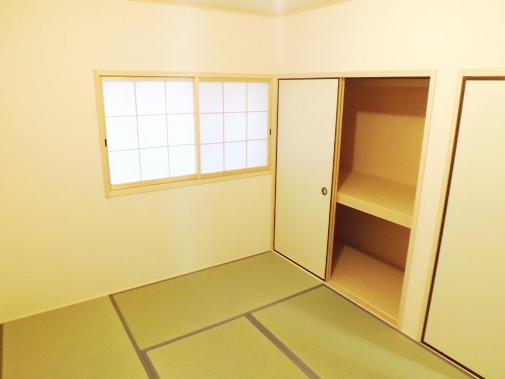 Non-living room. Local photos (Japanese-style)