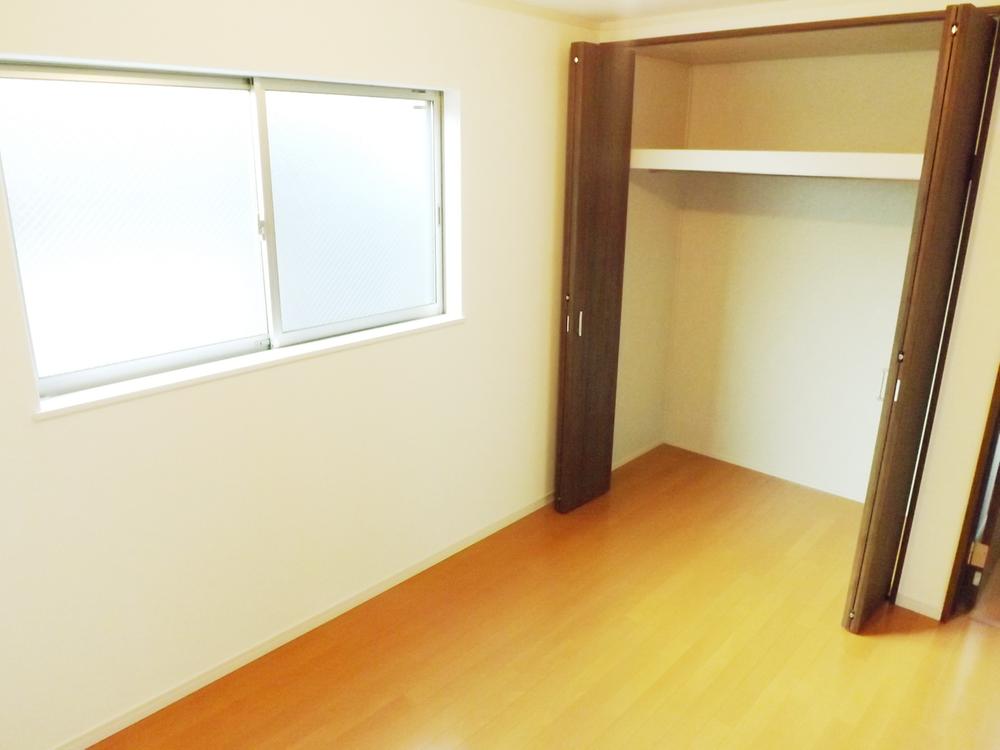 Non-living room. Local photos (Western-style)