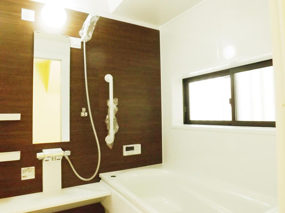 Bathroom. Local photo (bathroom) Bathroom heating dryer! Warm bath!