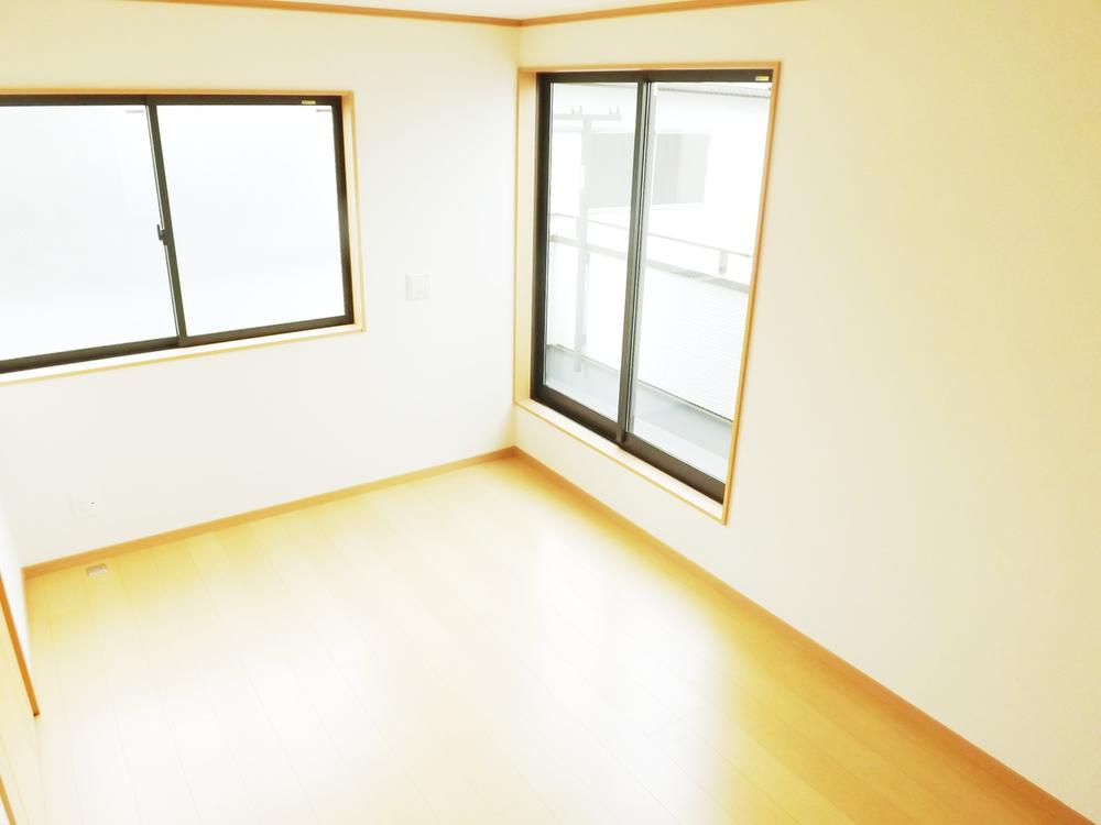 Non-living room. Local photos (Western-style)