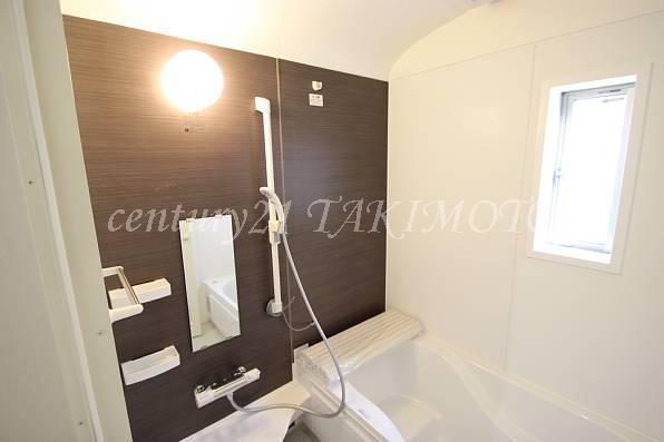 Bathroom. Spacious bathroom is 1 tsubo type! !