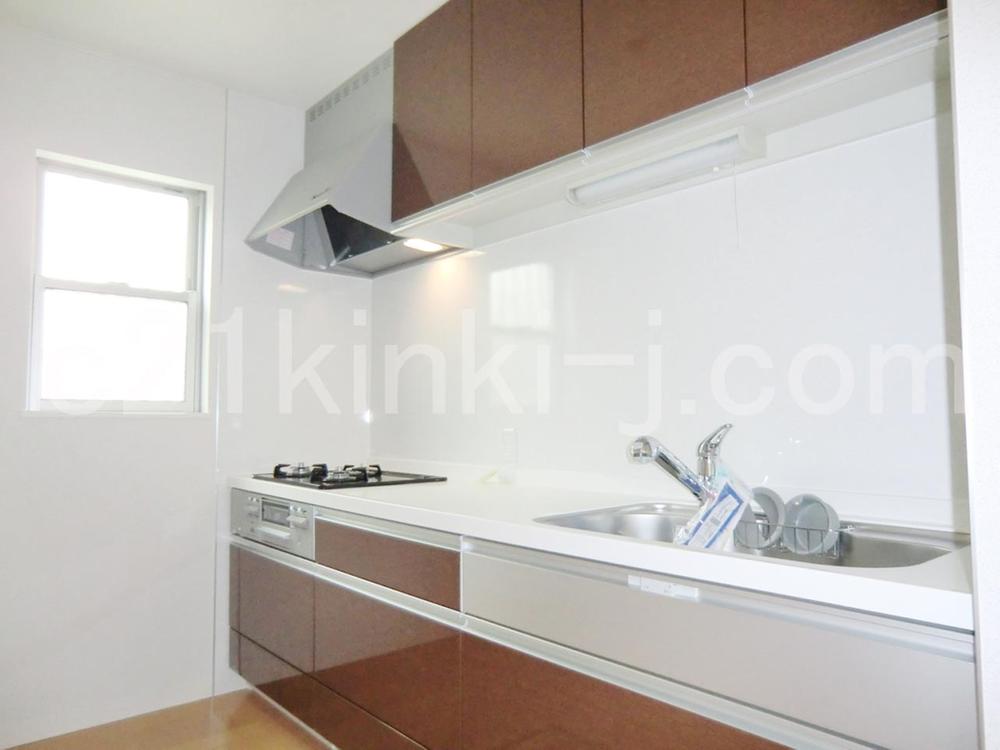 Same specifications photo (kitchen). Same specifications photo (kitchen) Slide storage! Water purifier with shower!