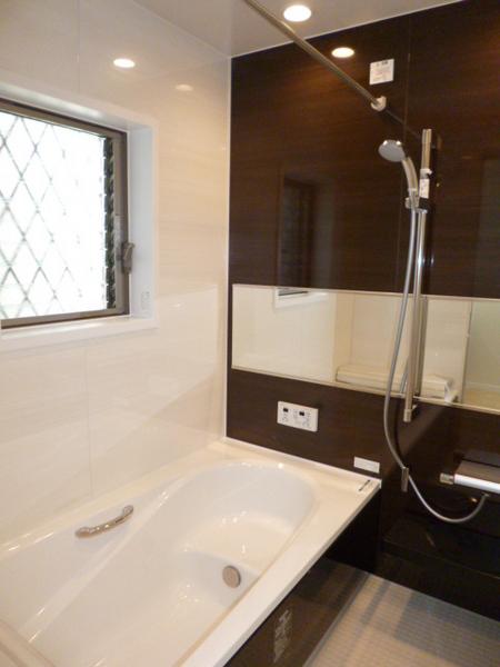 Bathroom.  ☆ There are over 1 tsubo bus