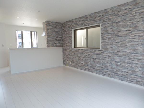 Living.  ☆ There is spacious 17 quires more, It is a cute living calm