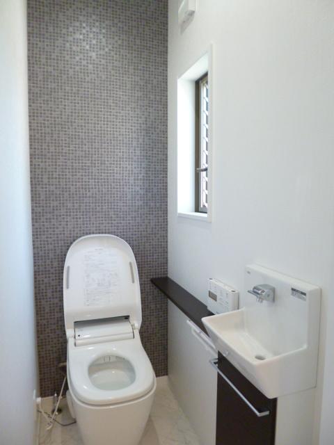 Toilet. Hand-wash ・ With counter