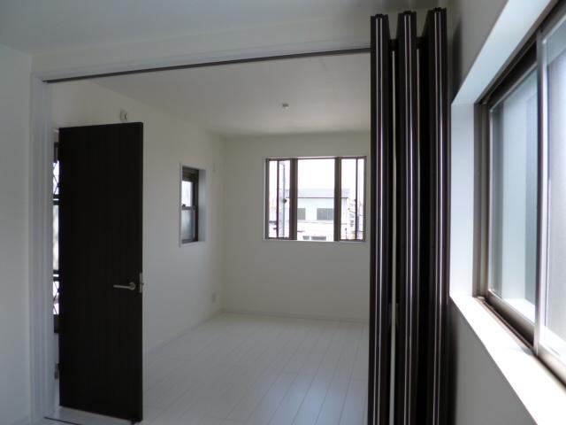 Other introspection. The third floor Western-style in about 10 Pledge opened the partition