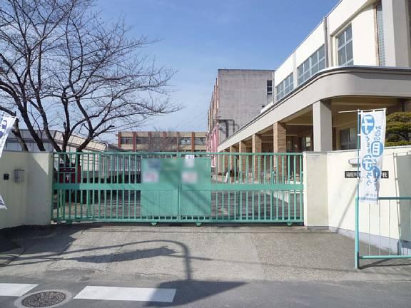 Junior high school. Neyagawa Tatsudai 873m Up to seven junior high school