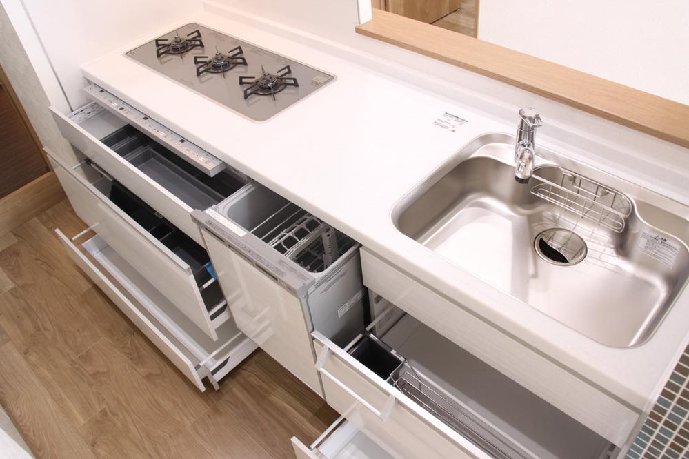 Kitchen. Housed plenty of kitchen 2250mm