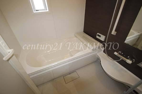 Bathroom. Spacious bathroom is spacious 1 tsubo type