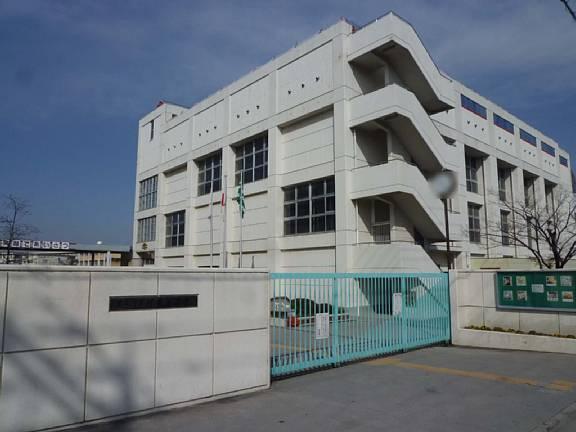 Junior high school. Neyagawa 819m to stand second junior high school