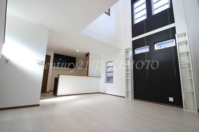 Building plan example (introspection photo). LDK18 is Pledge face-to-face kitchen. With storage in the kitchen next to