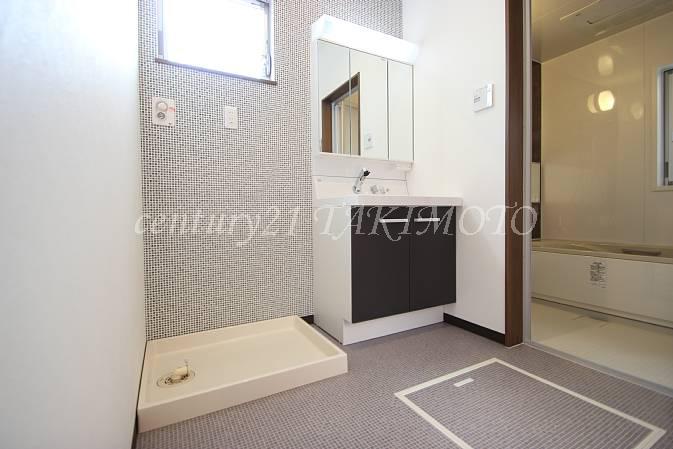 Model house photo. Cross also fashionable, depending on arrangement