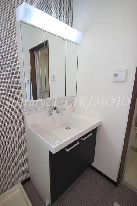 Model house photo. Wash basin of three-sided mirror ・ The back of the mirror, of course storage