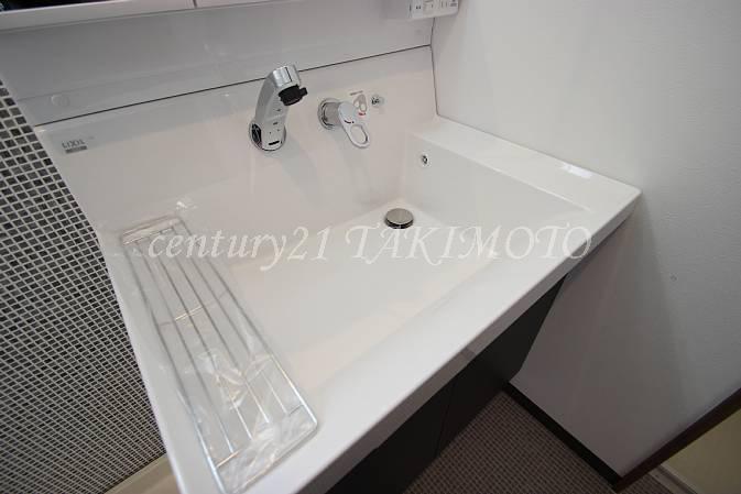 Model house photo. Easy morning in the shower