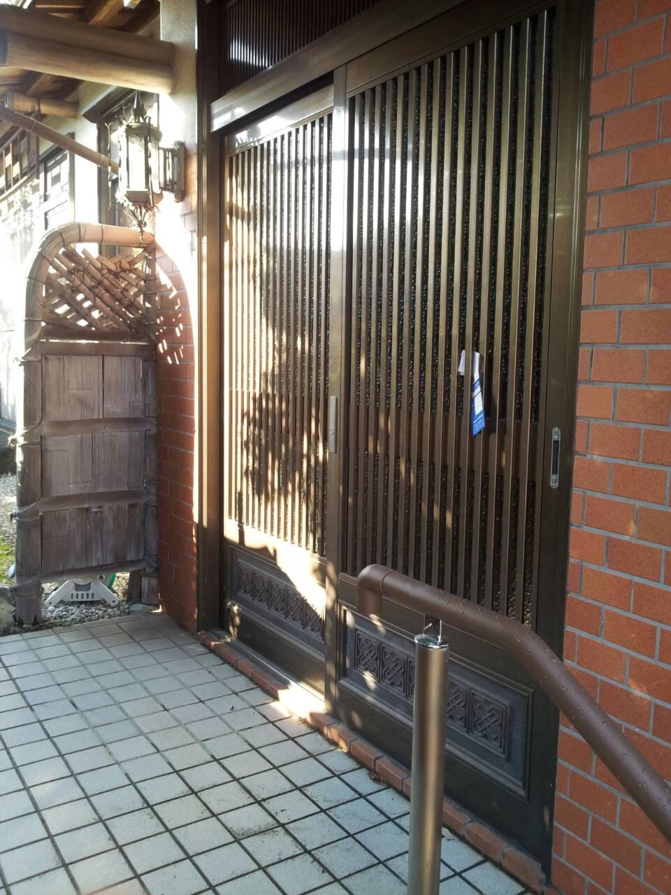 Entrance. There is a handrail next to the front door of the stairs.