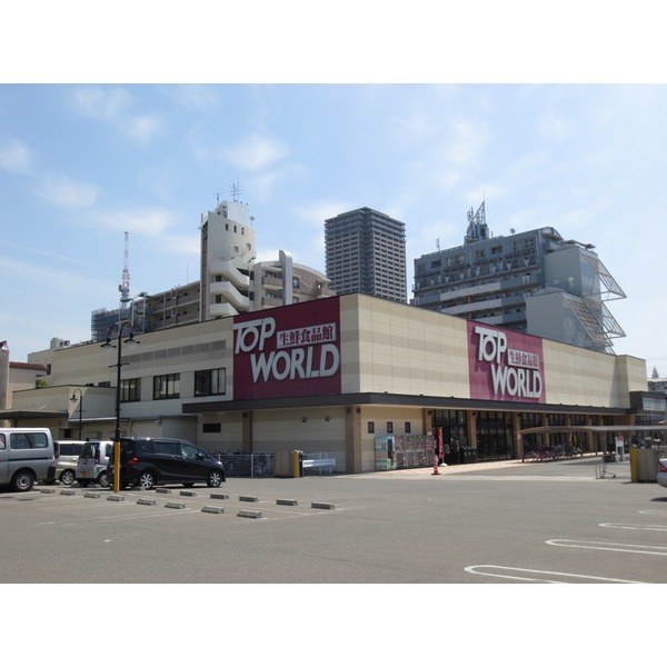 Supermarket. 423m to the top World Korien store (Super)