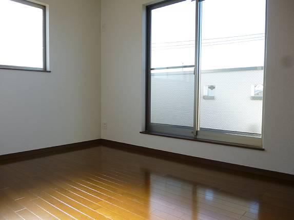 Other introspection. Western-style leading to the balcony