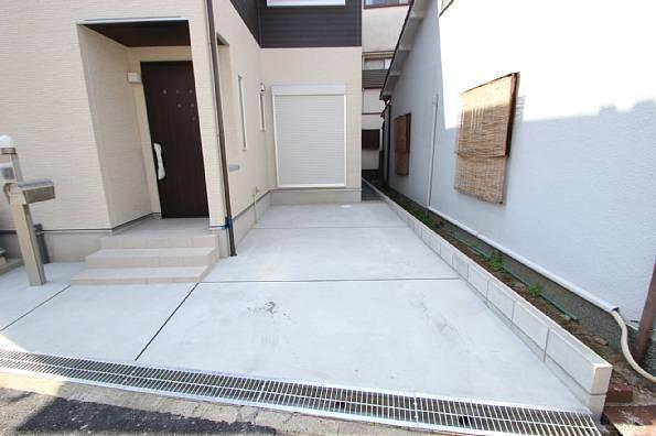 Parking lot. Local (04 May 2013) Shooting