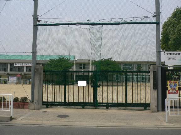 Primary school. Neyagawa Municipal Nishi Elementary School up to 457m