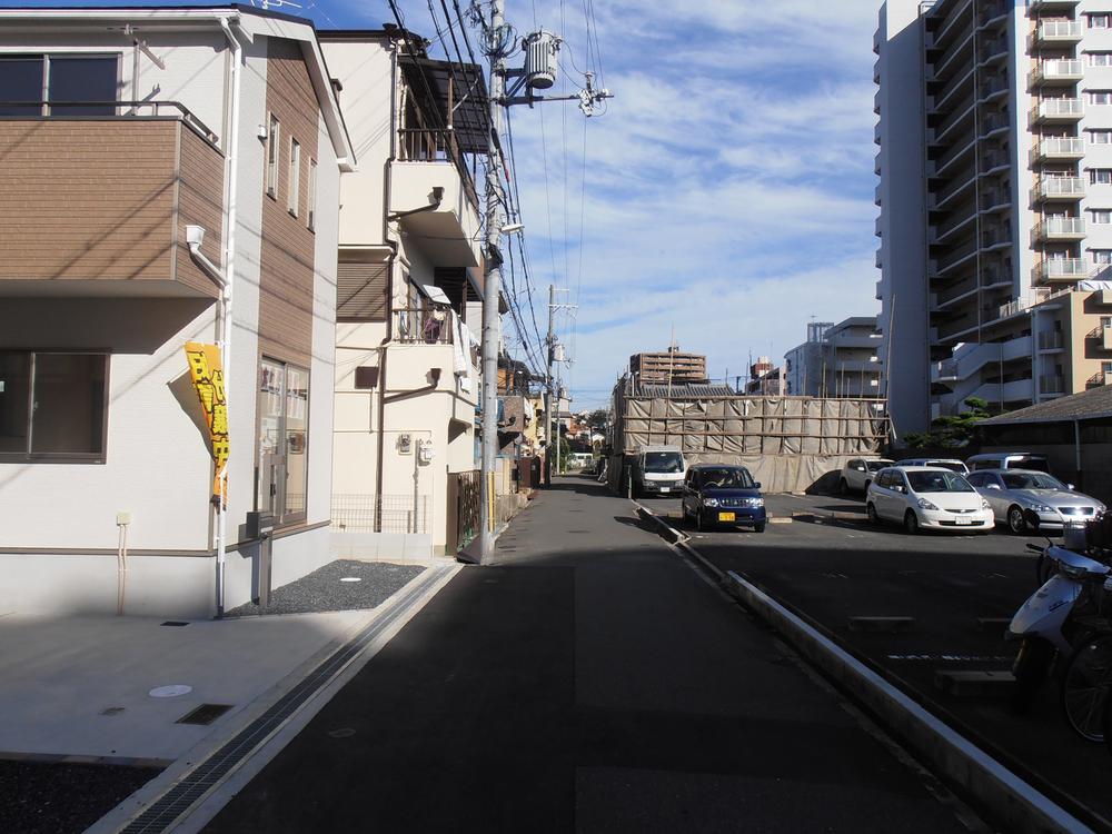 Local photos, including front road.  ◆ Local front road