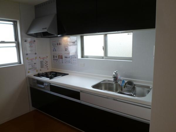 Kitchen. Easy-to-use wide type of kitchen