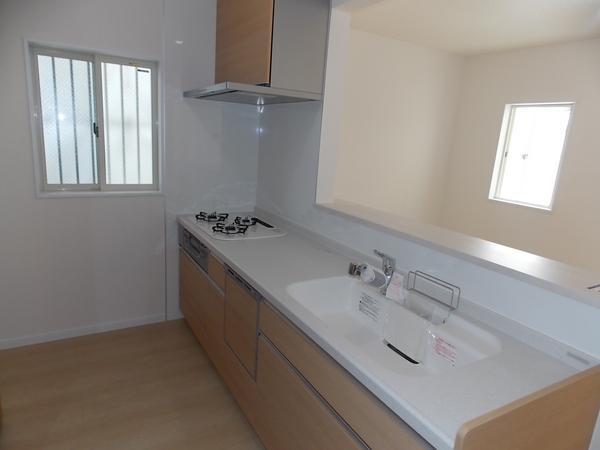 Same specifications photo (kitchen). Your family close to face-to-face kitchen