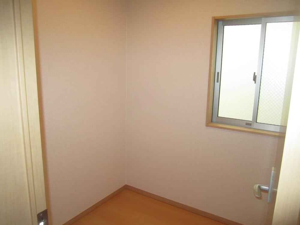 Receipt. No. 2 area walk-in closet photo