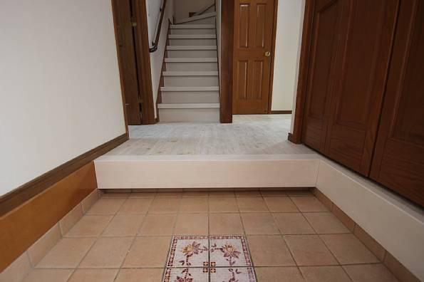 Entrance. Wide entrance! 