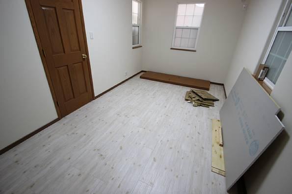 Non-living room. You can also use a wide room in storage with! 