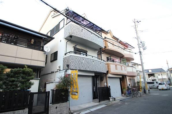 Local appearance photo. 3F The veranda is equipped with roof!