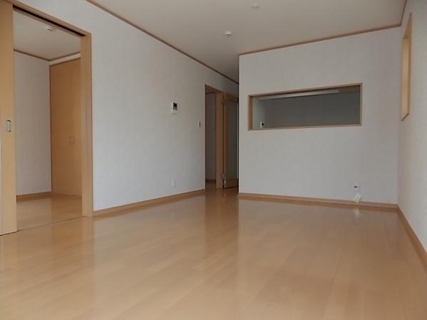 Same specifications photos (living). Likely to increase the time of family LDK