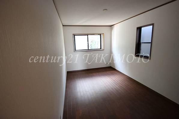 Non-living room. Bright two-plane daylight Western-style. 