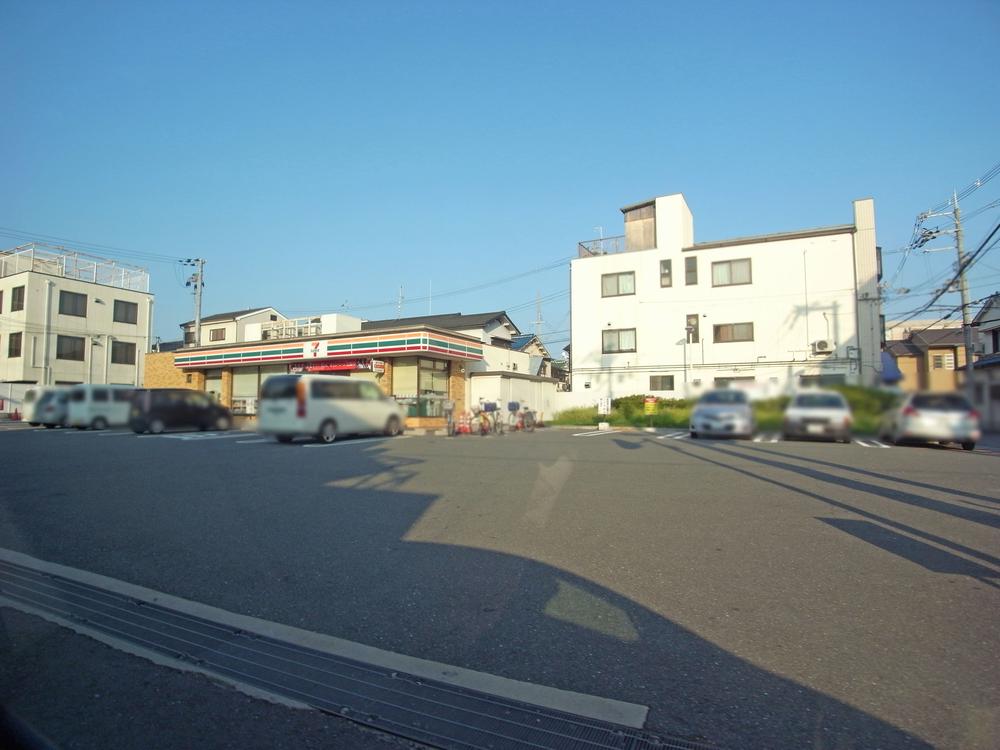 Convenience store. 706m to Seven-Eleven Neyagawa IkedaAsahi the town shop