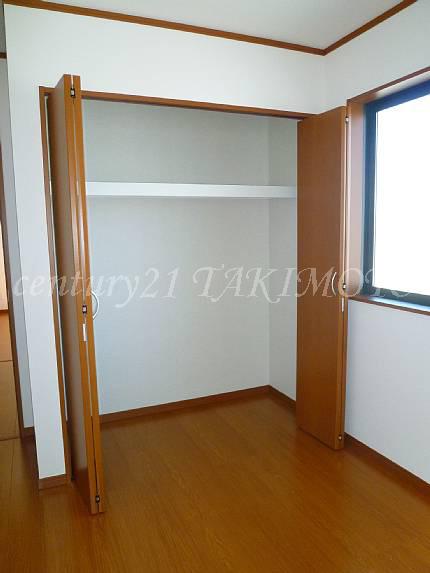 Other introspection. It requires no chest of drawers in each room with storage