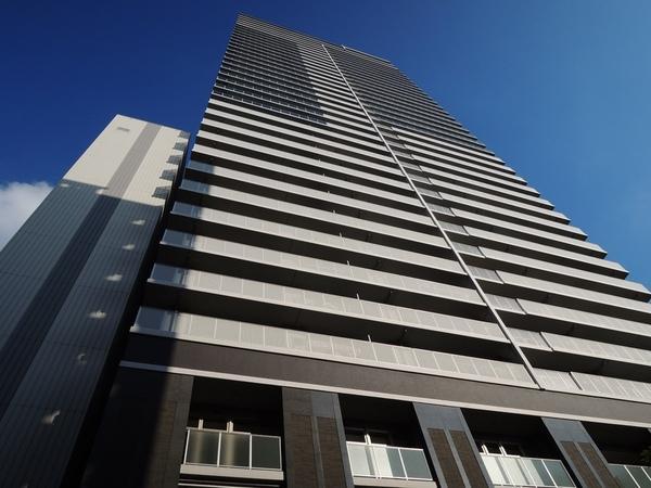 Local appearance photo. Visible from the Keihan train, Is that Tower apartment.
