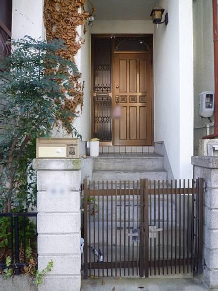 Entrance. Storage space is abundant! 