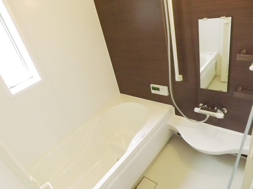 Bathroom. Local photo (bathroom) Bathroom heating dryer! Warm bath!