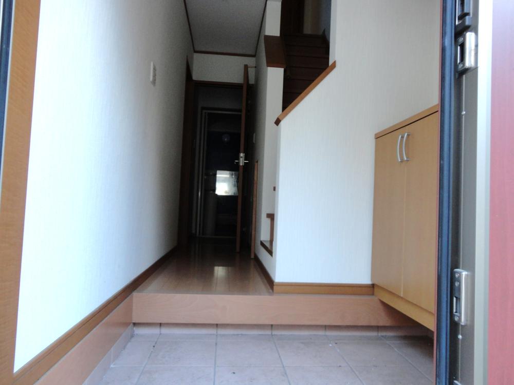Entrance.  ◆  ◆ Large shoes box ◆  ◆ 