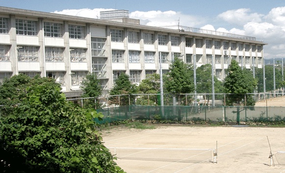high school ・ College. West Neyagawa High School (High School ・ NCT) to 1272m