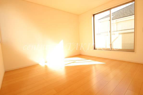 Non-living room. Bright rooms in the two-sided lighting! !