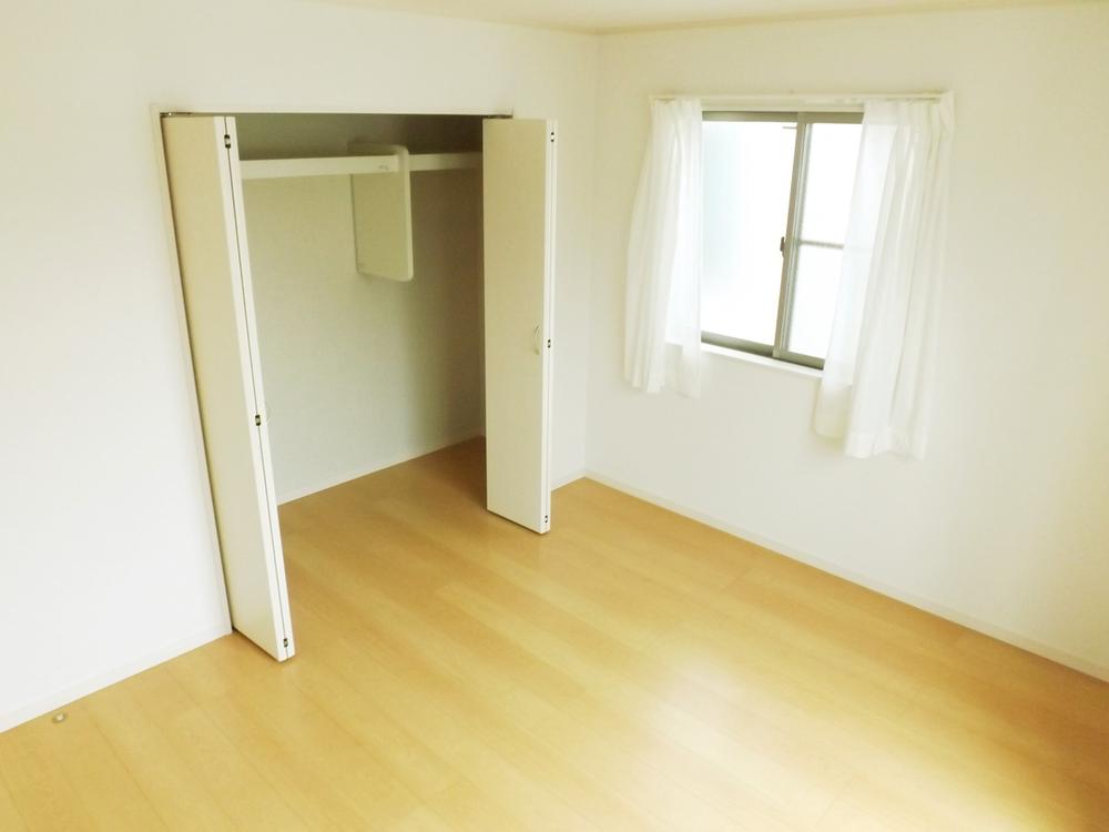 Non-living room. Local photos (Western-style)