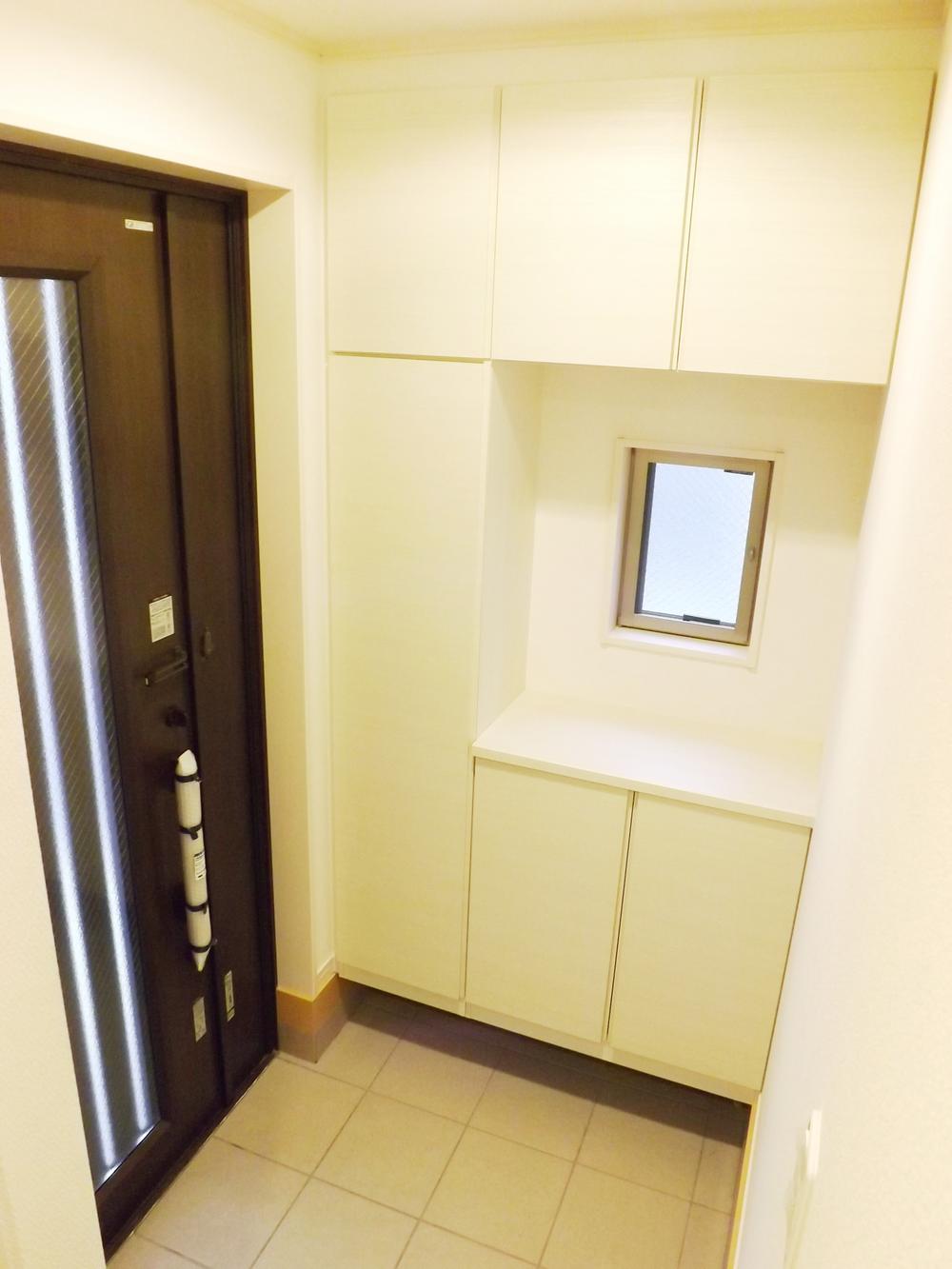 Other introspection. Local photos (entrance)