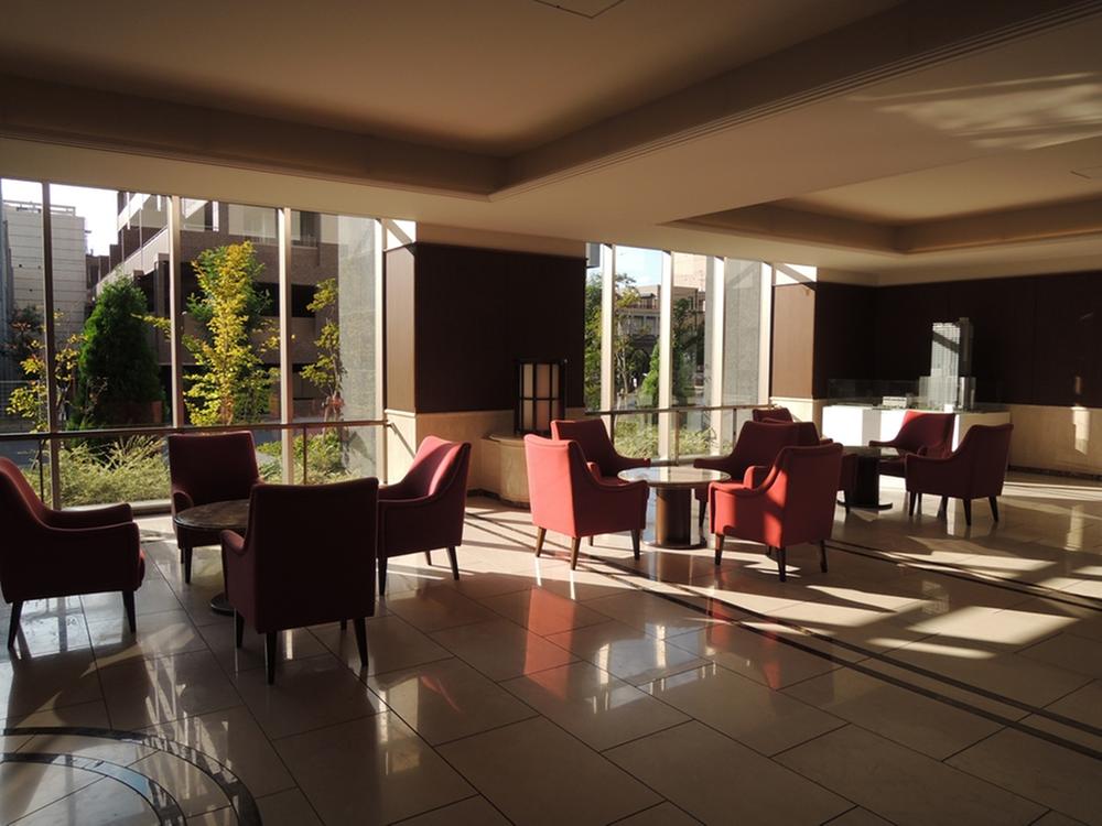 Entrance. Entrance lobby. Concierge gently welcome.