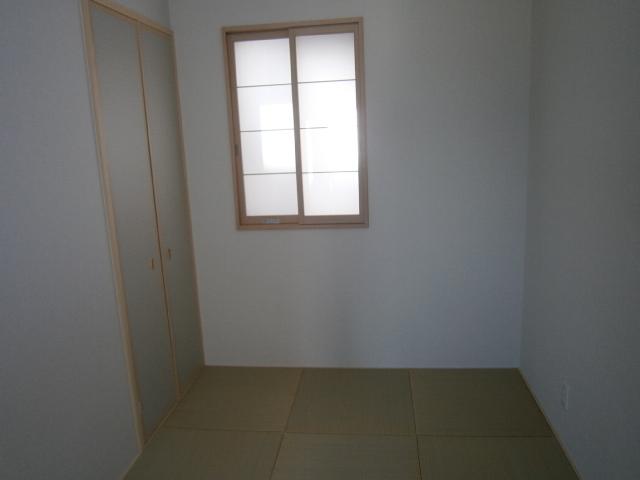 Non-living room. 2F Japanese-style room Relax the mind in the space of the sum.