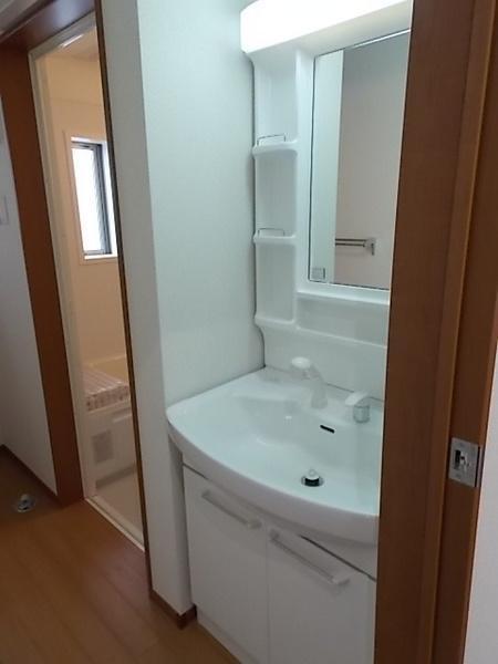 Same specifications photos (Other introspection). Directing the room is fine basin space
