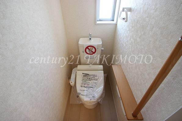 Toilet. Pat ventilation There is a window in the toilet! !