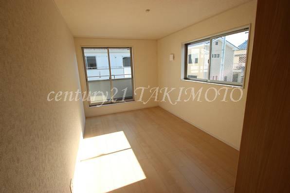 Non-living room. Bright rooms in the two-sided lighting! !